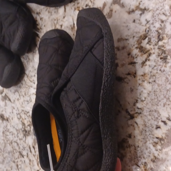 KEEN Howser II Women's Quilted Wrap Arch Support Water Resistant Black Shoes NEW - Picture 12 of 16